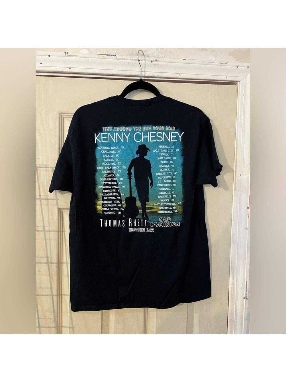 Kenny Chesney Trip Around The Sun Tour 2018 T-Shirt - Picture 4 of 5